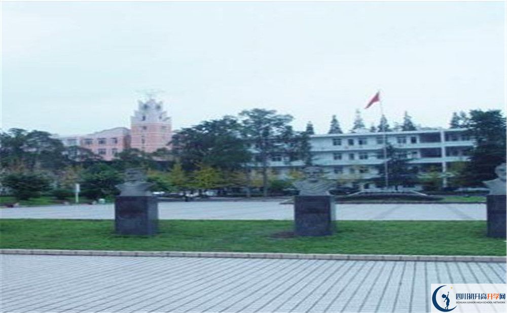 郫縣二中的學(xué)費(fèi)大概多少？