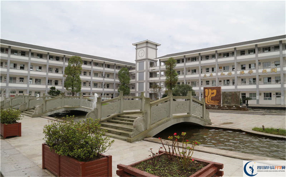 平樂中學(xué)的學(xué)費大概是多少？