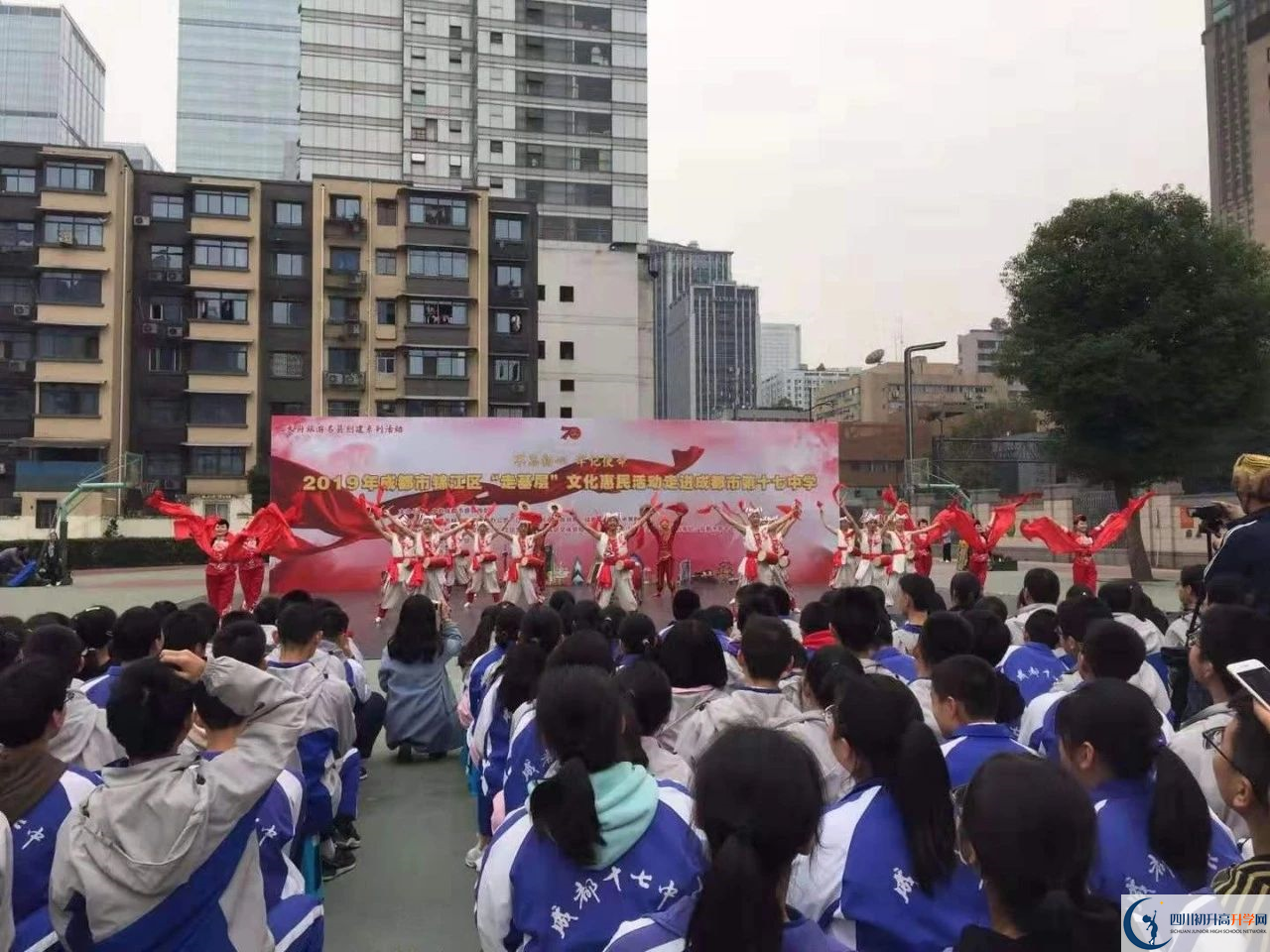 中考成都市第十七中學(xué)的招生分?jǐn)?shù)線是多少？