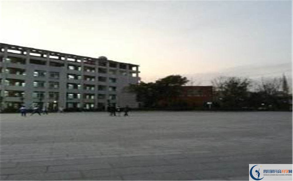 金堂實(shí)驗(yàn)中學(xué)初升高的分?jǐn)?shù)線是多少？