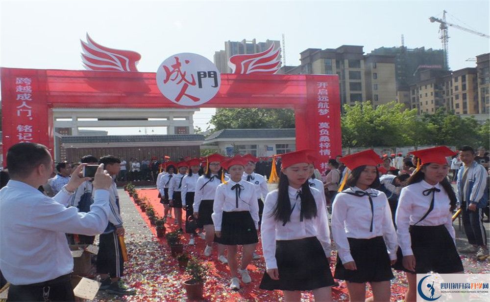 淮口中學的學費大概是多少？