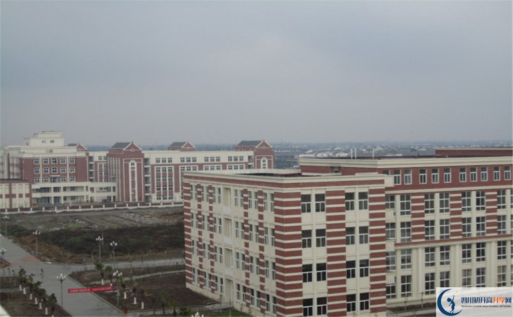 四川師范大學(xué)附屬第三實(shí)驗(yàn)中學(xué)初升高的分?jǐn)?shù)線是多少？