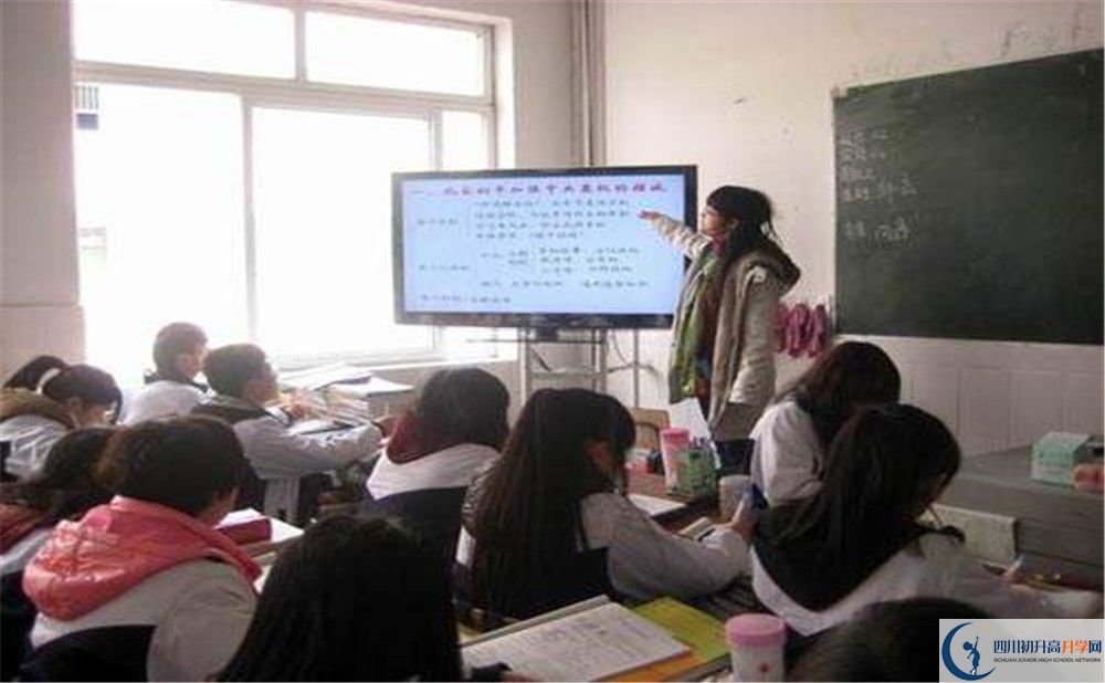 大邑縣實(shí)驗(yàn)中學(xué)初升高的分?jǐn)?shù)線是多少？