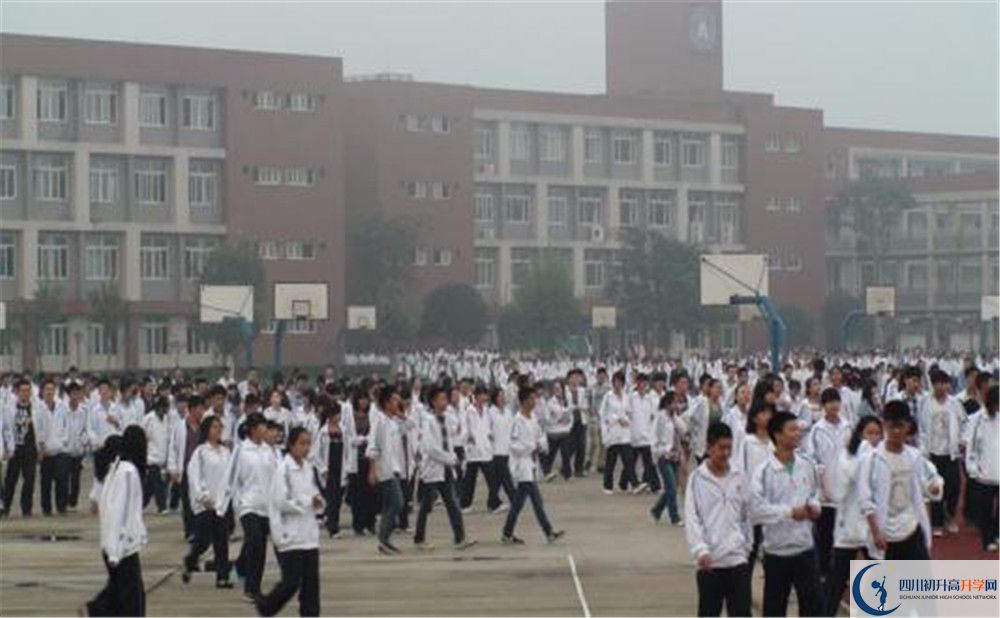 華潤高級中學的初升高分數(shù)線是多少？
