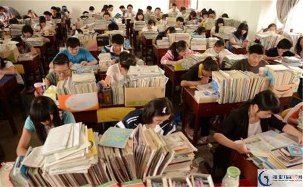 成都列五中學(xué)的招生分?jǐn)?shù)線是多少？