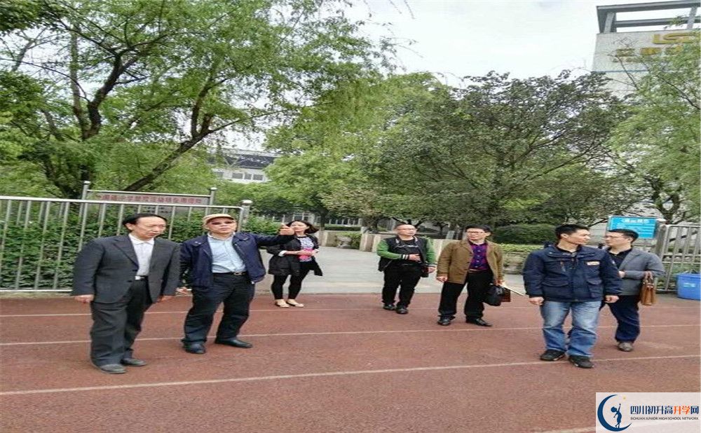 成都嘉祥外國語學(xué)校一年的學(xué)費是多少？