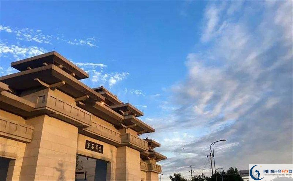 成都石室中學(xué)北湖校區(qū)的一年學(xué)費(fèi)是多少？