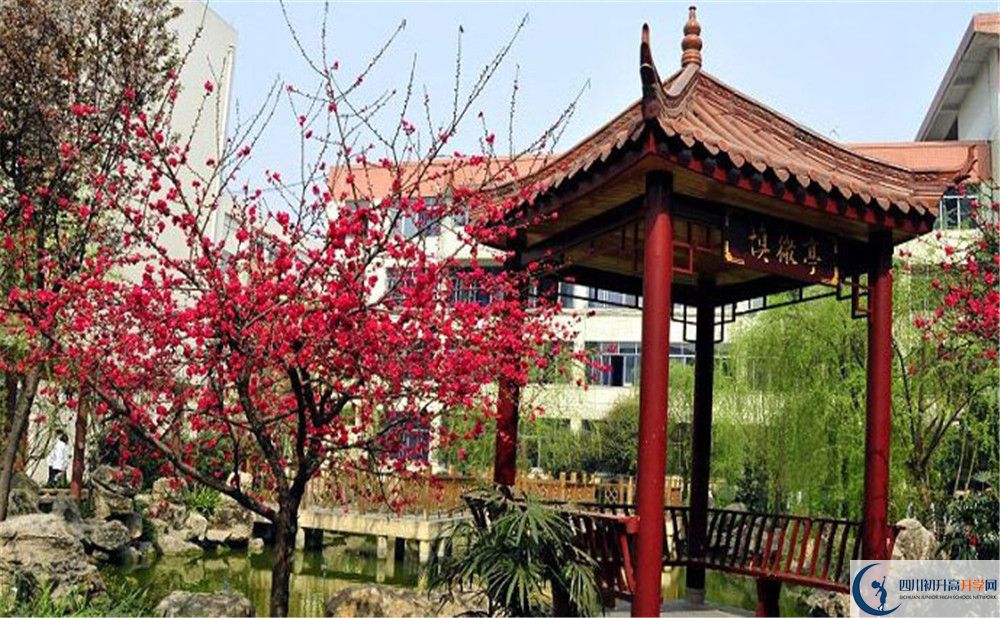 蜀城中學(xué)一年的學(xué)費(fèi)是多少？