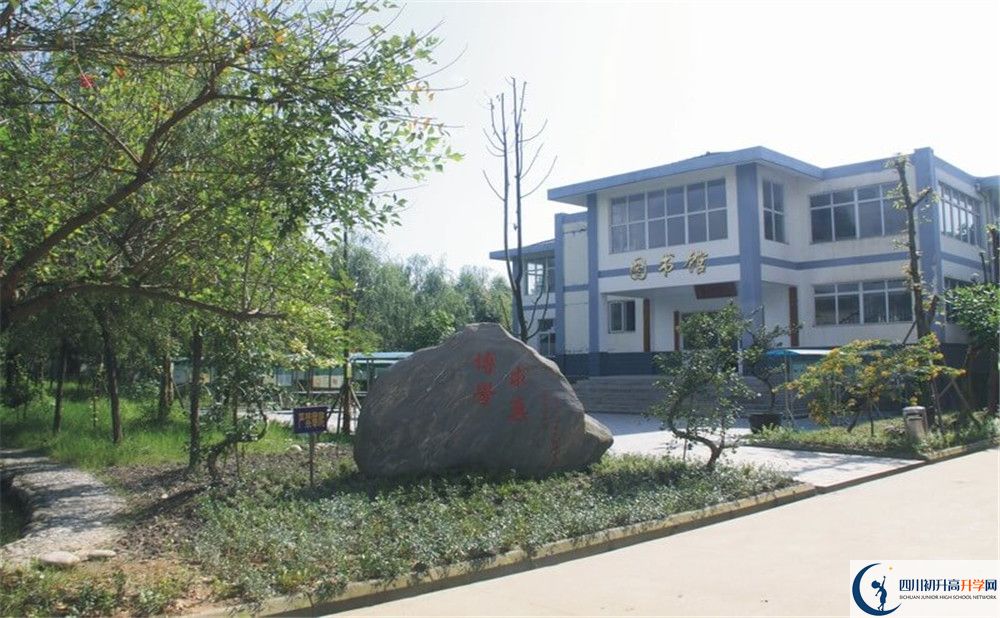 樹(shù)德懷遠(yuǎn)中學(xué)一年的學(xué)費(fèi)是多少？