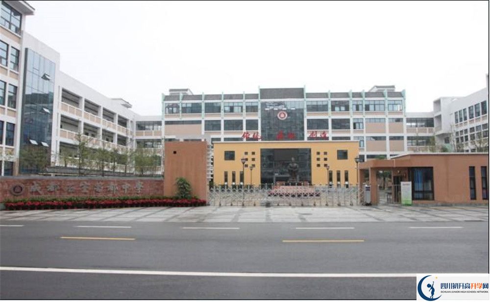 成都石室蜀都中學(xué)一年的學(xué)費(fèi)是多少錢？