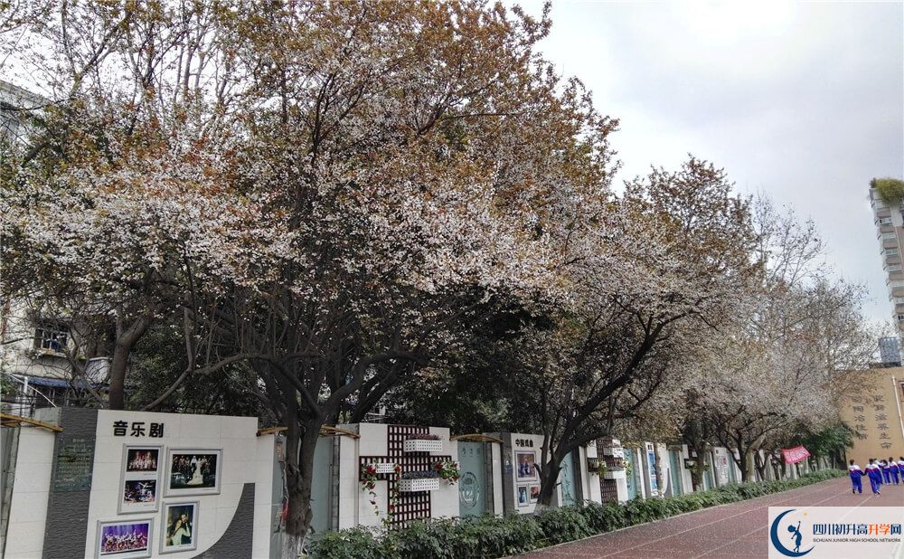 成都大學(xué)附屬中學(xué)的高中住宿好不好？