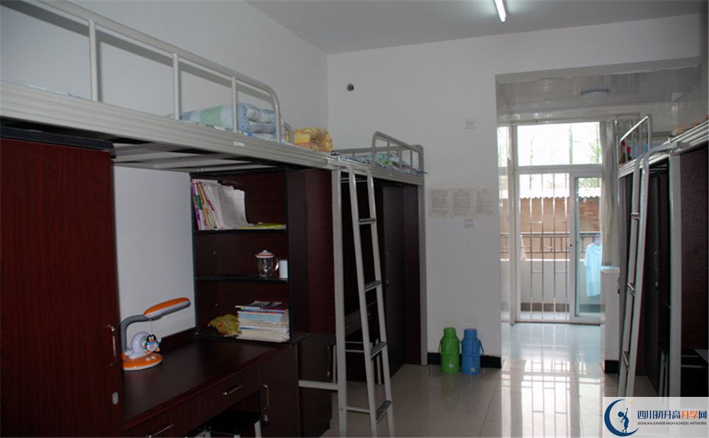 成都樹德中學(xué)光華校區(qū)的高中住宿好不好？