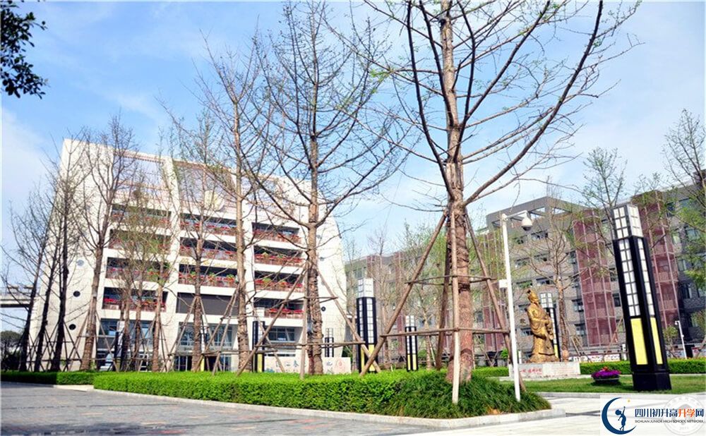 石室天府中學(xué)的高中住宿好不好？
