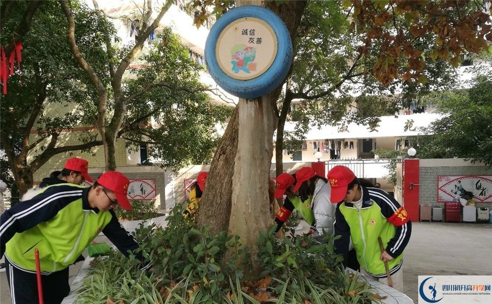 養(yǎng)馬中學(xué)一學(xué)期的學(xué)費是多少？