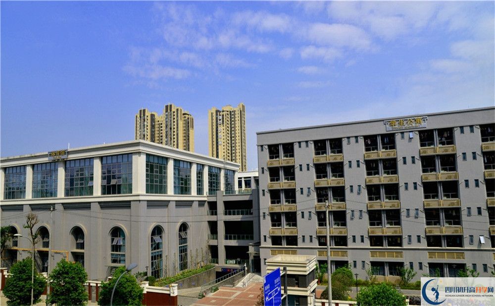 成都市第四十九中學(xué)的學(xué)費(fèi)一期是多少？