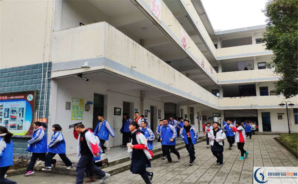 樹德懷遠中學(xué)的高中住宿好不好？