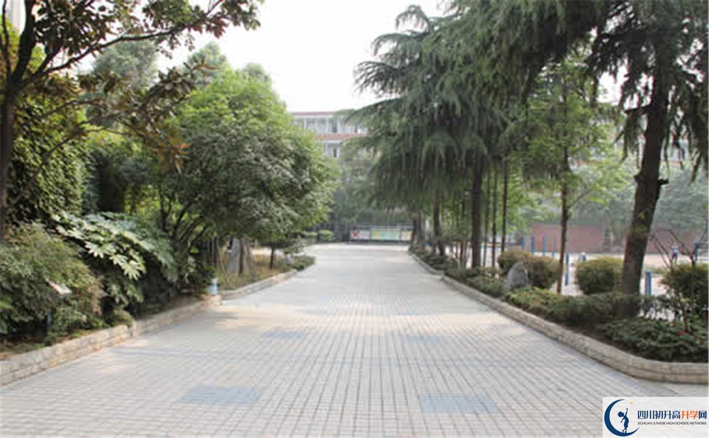 成都列五中學(xué)一期的學(xué)費(fèi)是多少？