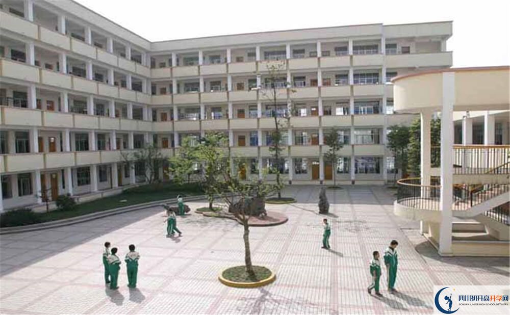 都江堰外國語實(shí)驗(yàn)學(xué)校的高中住宿好不好？
