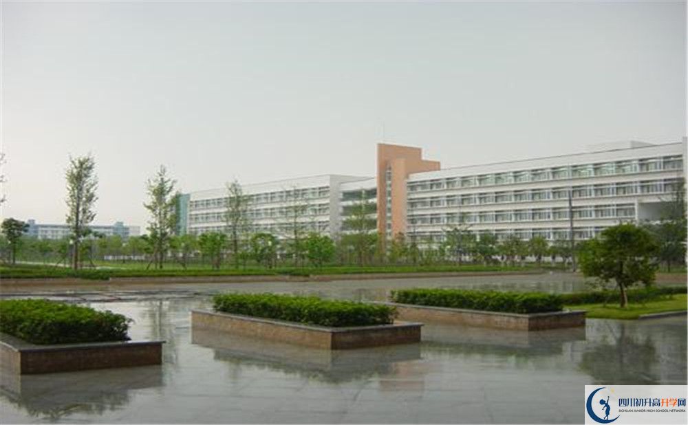 考西南交通大學(xué)附屬中學(xué)的分?jǐn)?shù)線是多少？