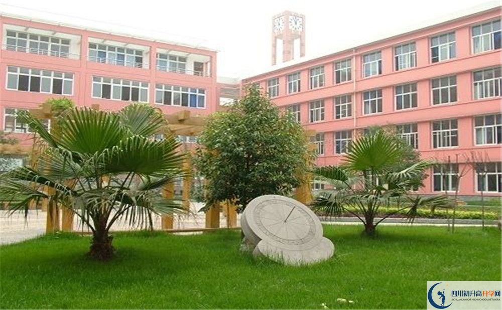 考成都八中的分?jǐn)?shù)線(xiàn)是多少？