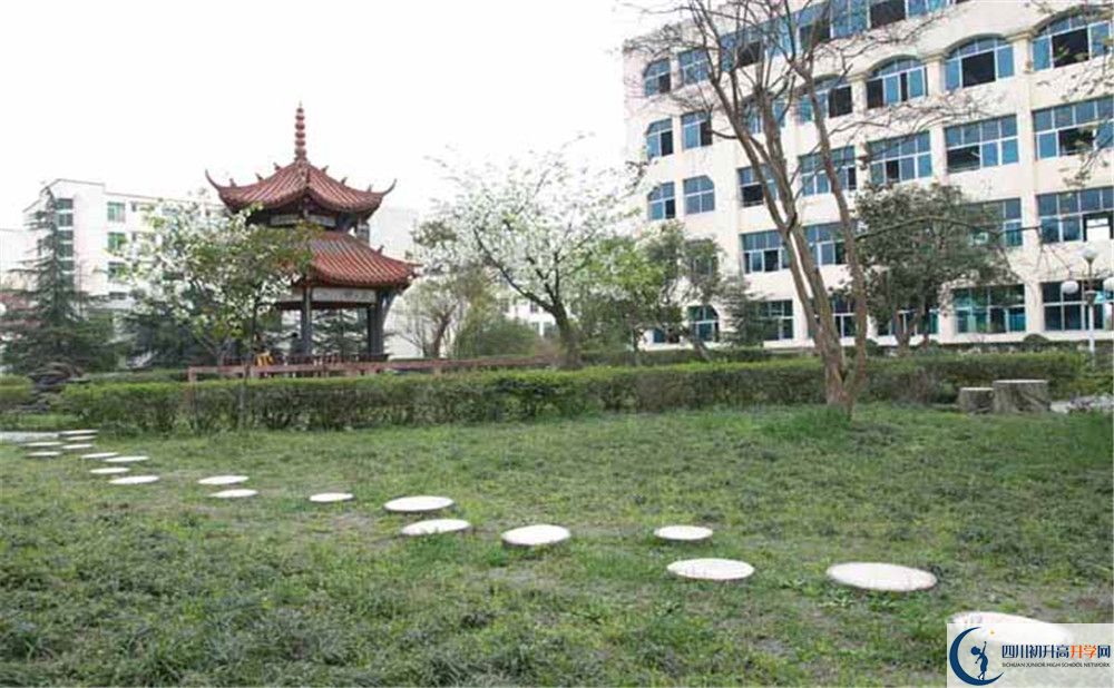考都江堰外國語實驗學(xué)校的分數(shù)線是多少？