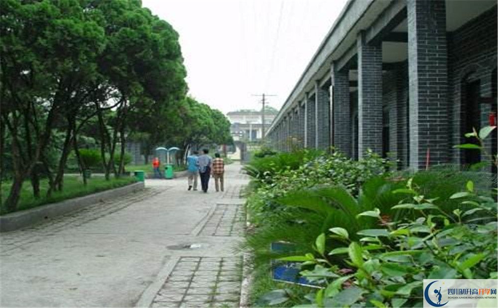 安仁中學(xué)的學(xué)費一期是多少？