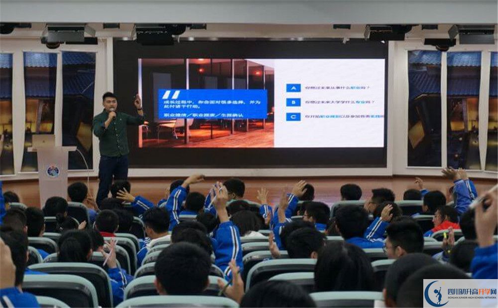 近幾年四川師范大學實驗外國語學校高中錄取的分數(shù)線？