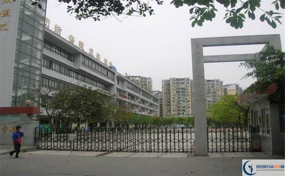 成都玉林中學(xué)高中歷年來的分?jǐn)?shù)線是多少？