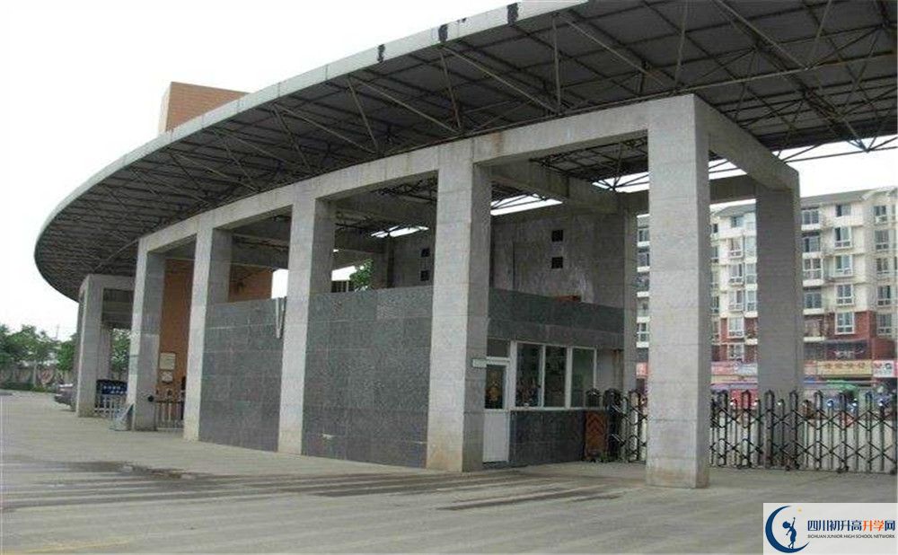 近幾年成都市龍泉中學(xué)高中錄取的分?jǐn)?shù)線是多少？