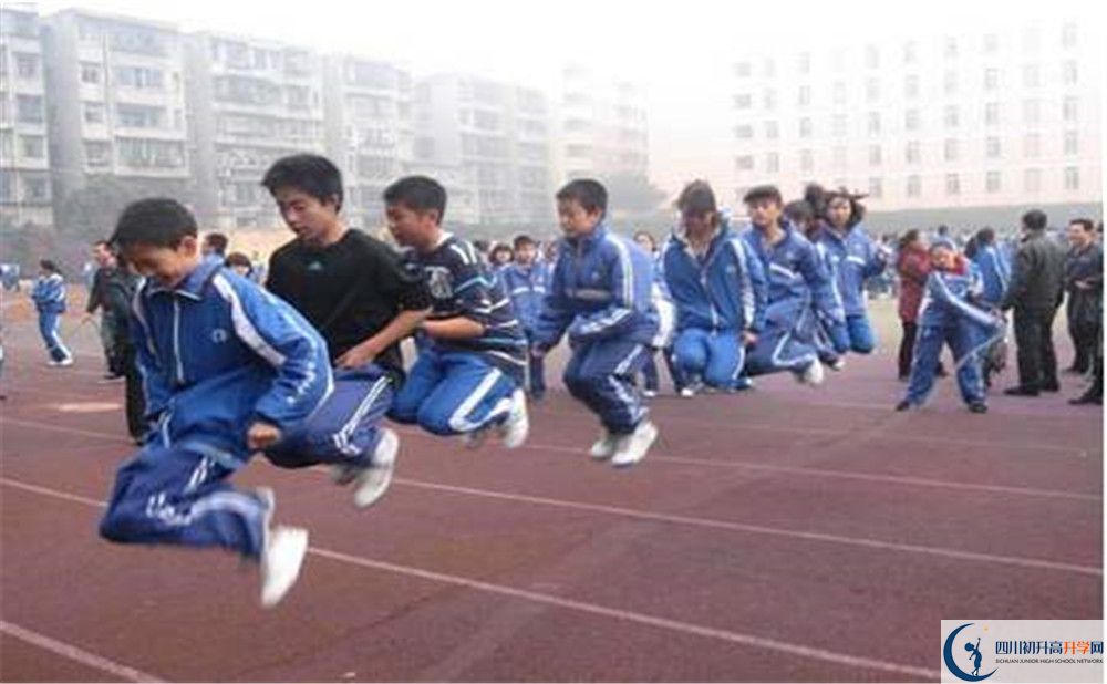 成都新世紀(jì)外國語學(xué)校的分?jǐn)?shù)線大概是多少？