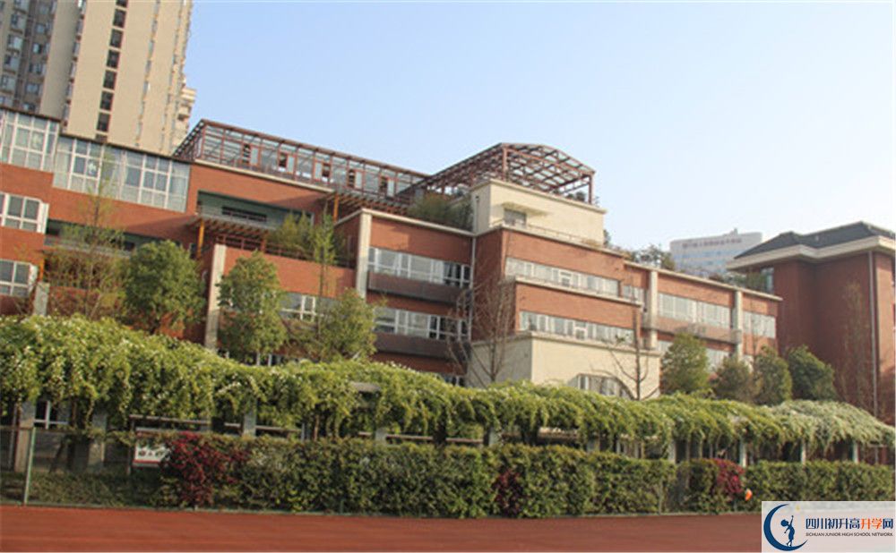 成都七中八一學(xué)校住宿條件怎么樣？