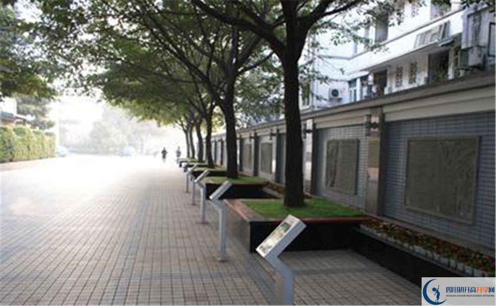 成都市田家炳中學(xué)住宿條件怎么樣？