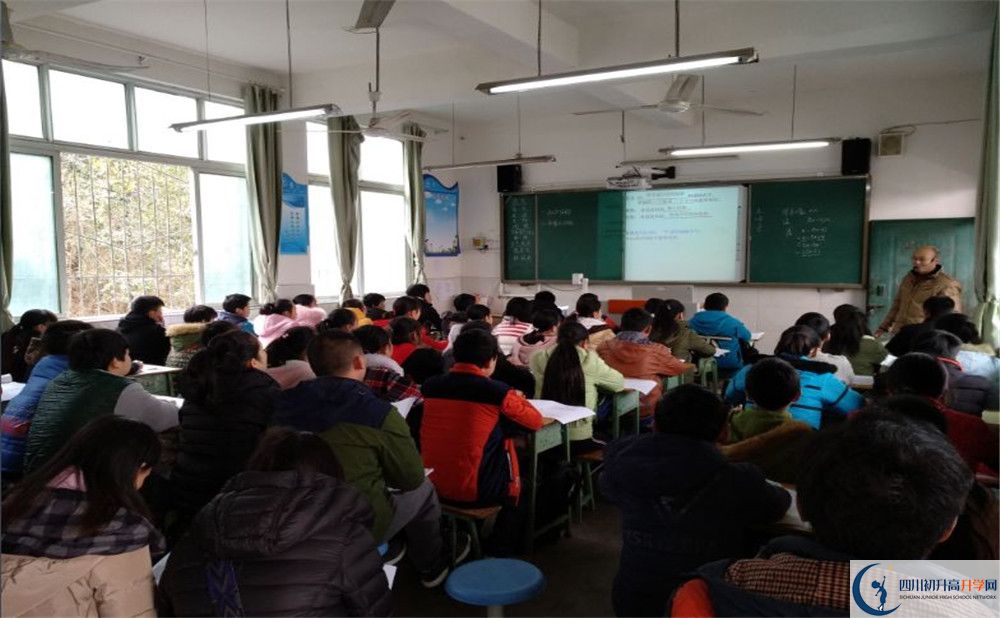 成都市田家炳中學初升高向外地招生嗎？