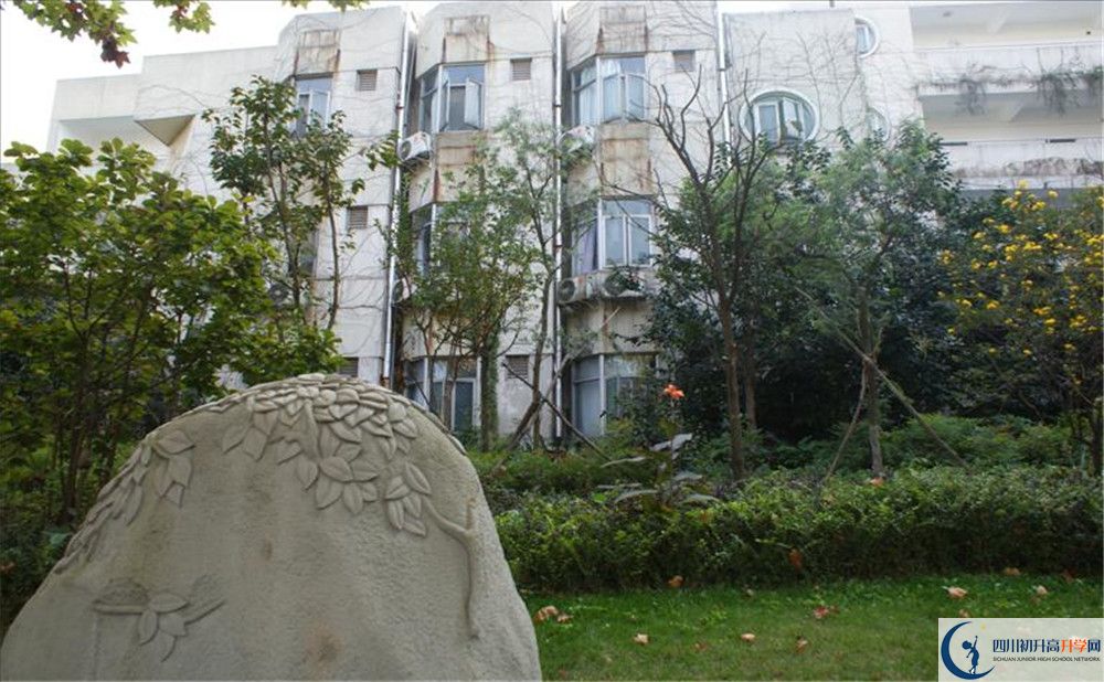 四川師范大學(xué)附屬中學(xué)住宿費(fèi)用是多少？