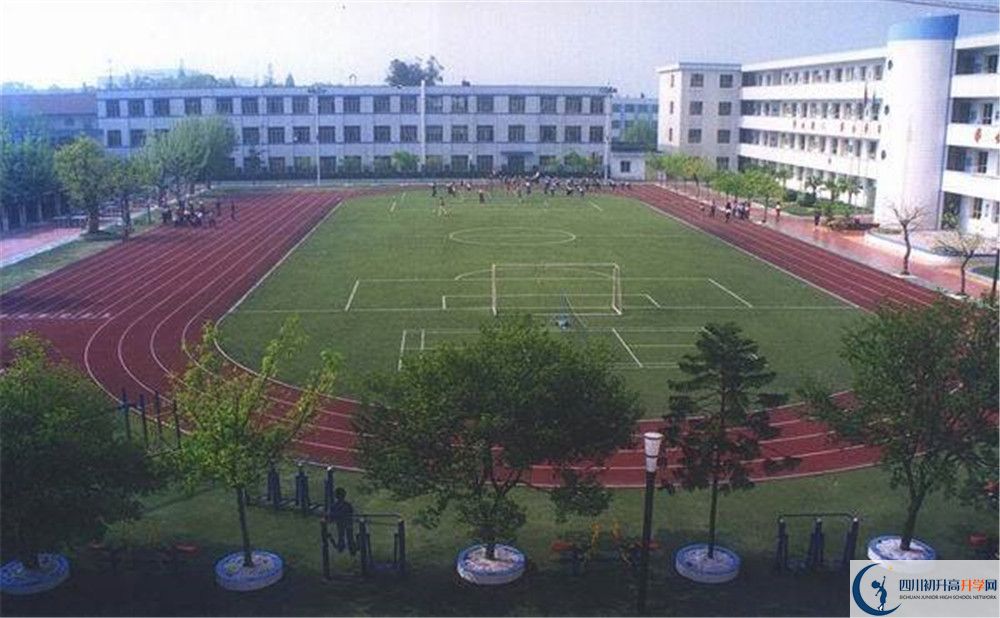 成都成飛中學住宿費用是多少錢？