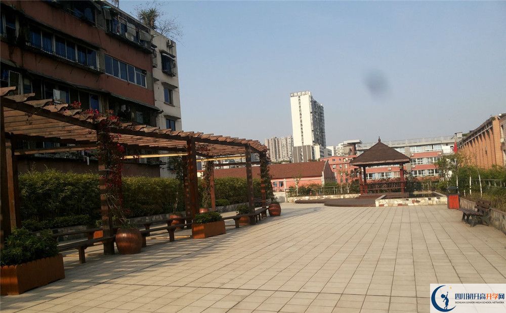 通錦中學(xué)住宿的費用是多少？