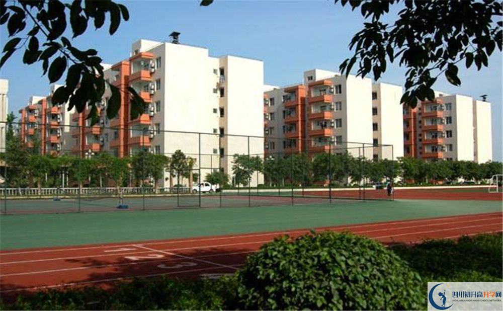 成都棠湖外國語學校住宿費用是多少？