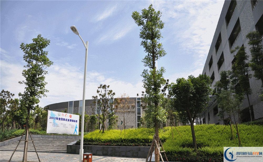 石室天府中學(xué)住宿費(fèi)用是多少？