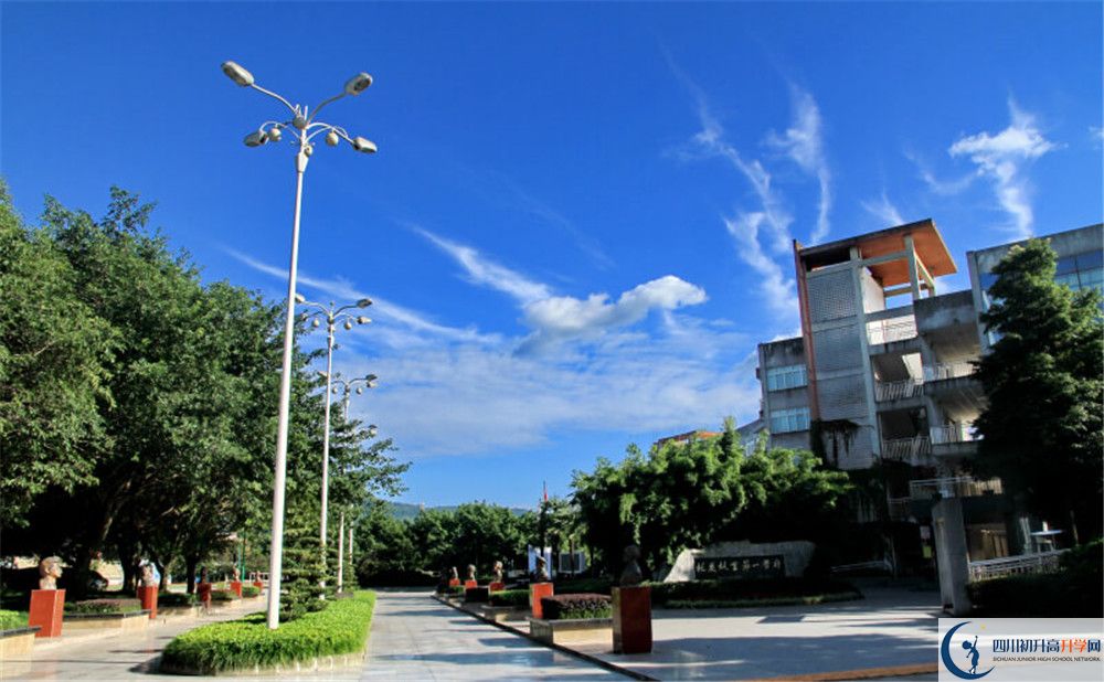 成都市龍泉中學(xué)的地址怎么走？