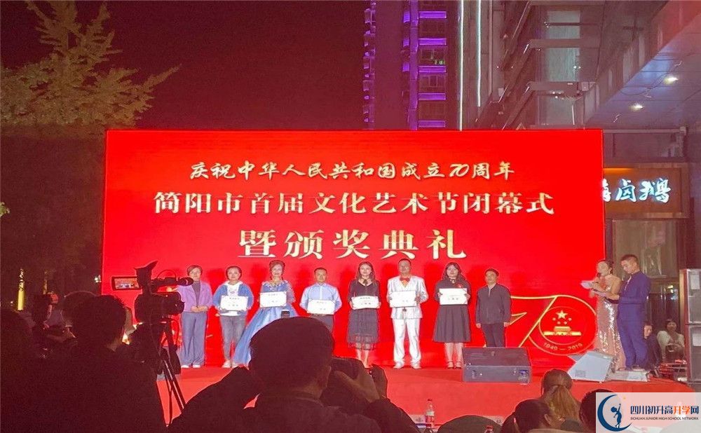 石橋中學高一多久放一次假？					
