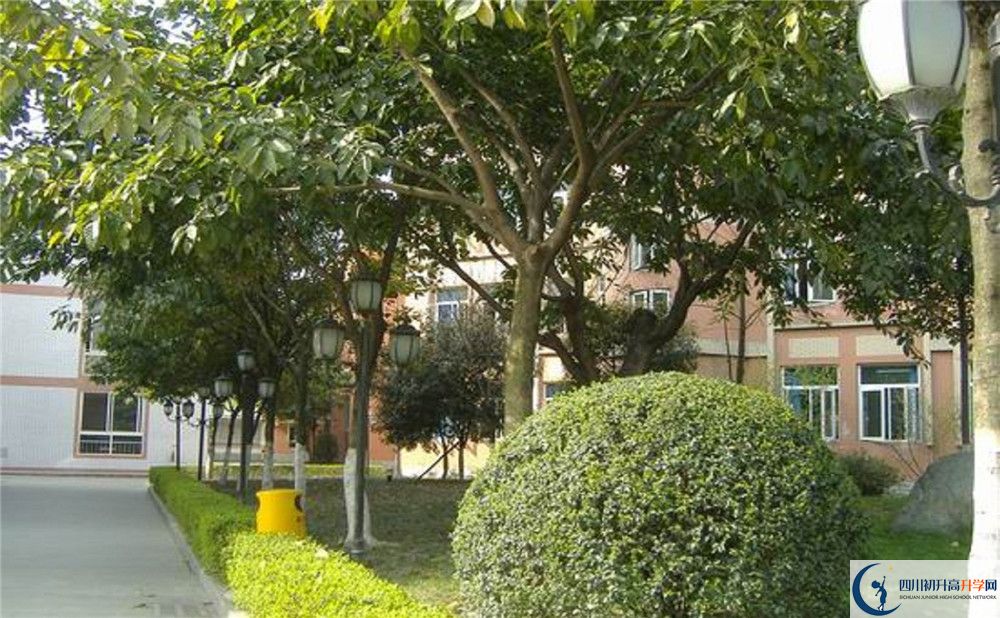 成都西川中學的高中住宿怎么樣？