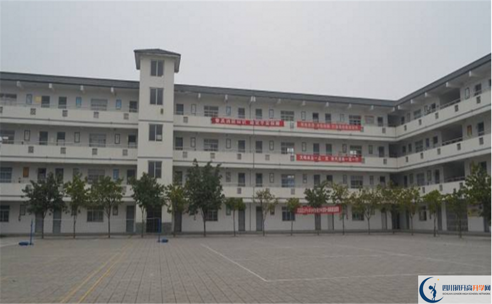 成都市太平中學(xué)的高中住宿怎么樣？