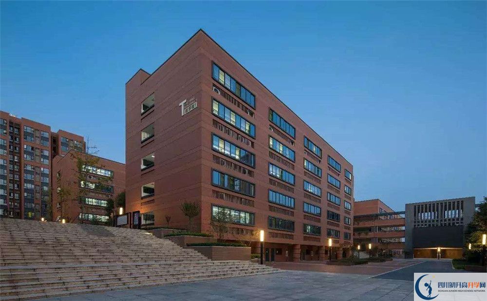 成都實外新都五龍山學校的高中住宿怎么樣？