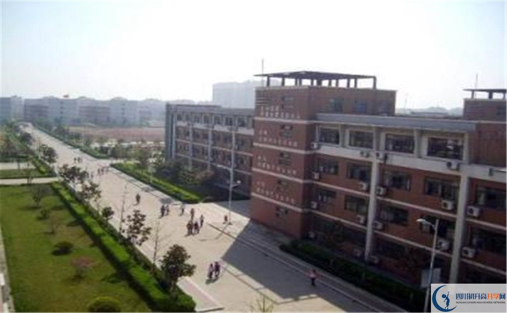 都江堰中學(xué)的高中住宿怎么樣？