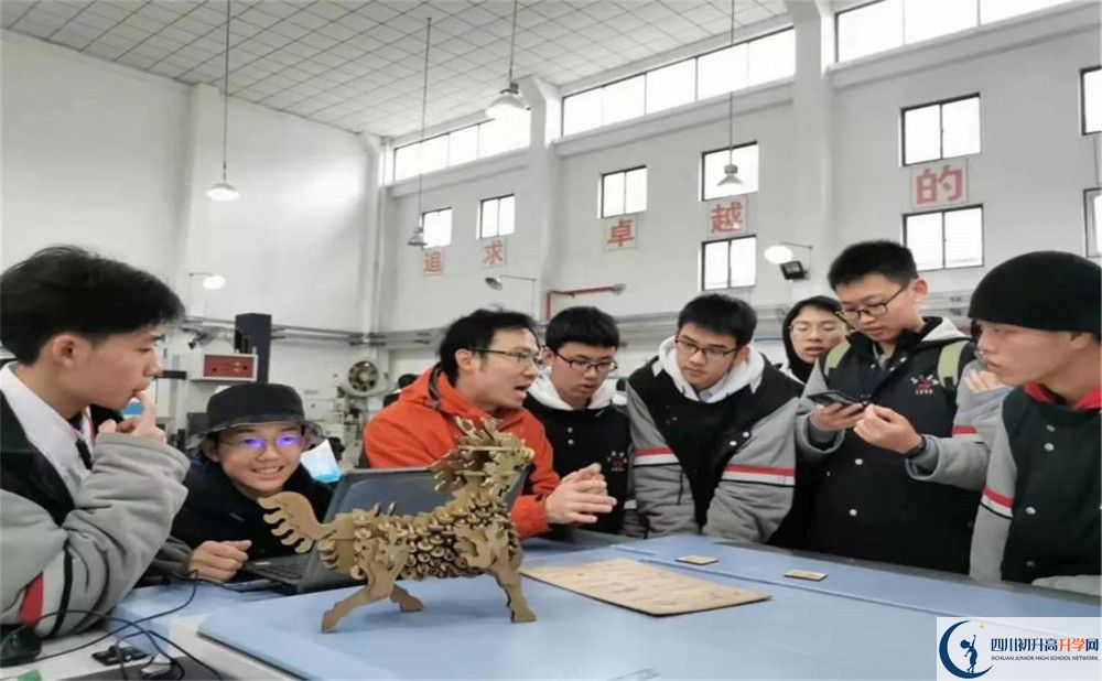 成都新津?yàn)槊鲗W(xué)校2020年外地生學(xué)費(fèi)是多少？