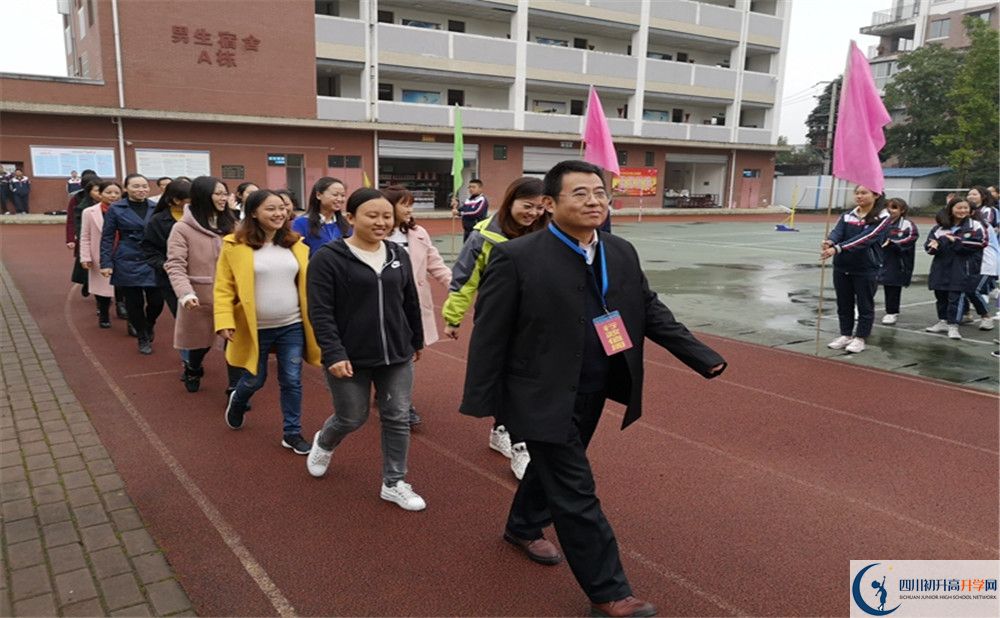 都江堰育才學(xué)校平行班與實驗班差多少？
