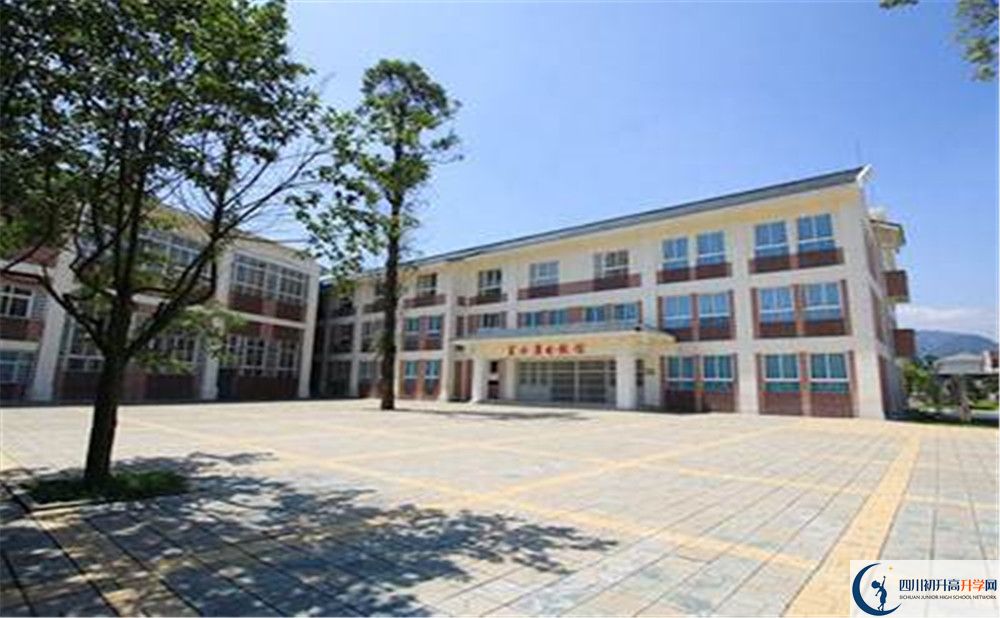 青城山高級中學(xué)平行班與實驗班差多少？