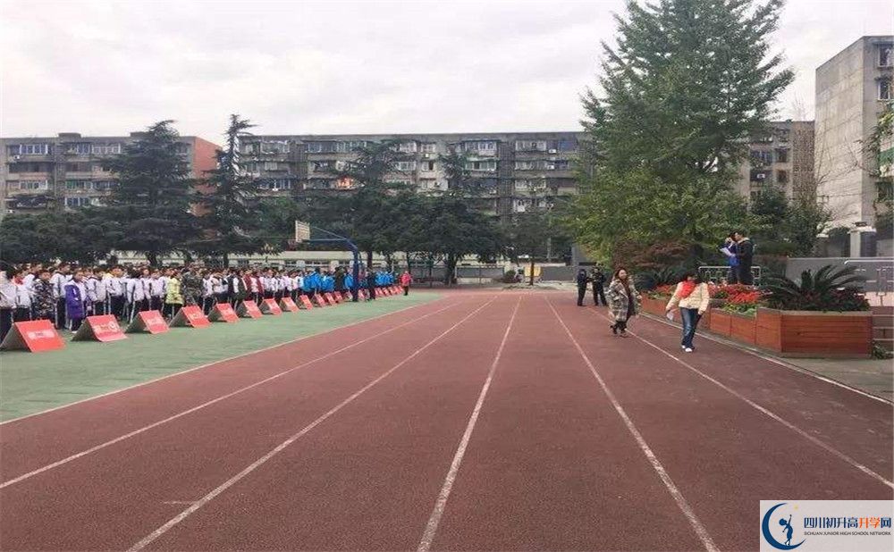 成都十八中實(shí)驗(yàn)班人數(shù)是多少？
