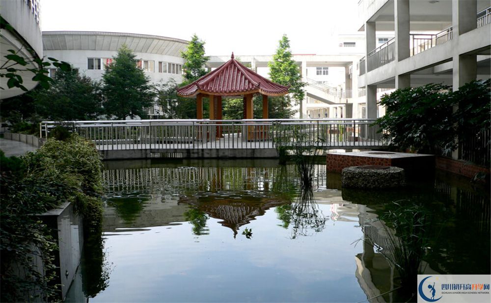 成都市龍泉中學(xué)在全國(guó)高中排名是多少？