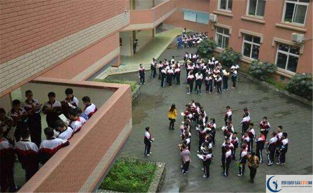 成都西川中學實驗班學費貴嗎？